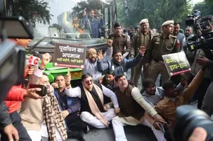 Demonstration at Kejriwal's Residence: AAP and BJP Clash Over Purvanchali Electorate