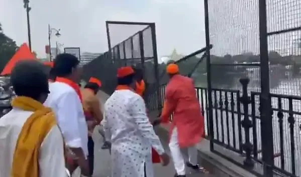 Ganesh idol immersion row: Protests erupt at Tank Bund, Hyderabad over ban