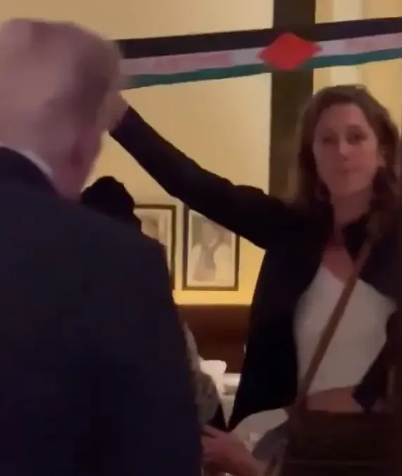 Was Trump Heckled by Protesters in a Washington Restaurant?