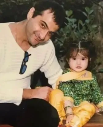 How does proud dad Sanjay Kapoor wish Shanaya on her birthday?