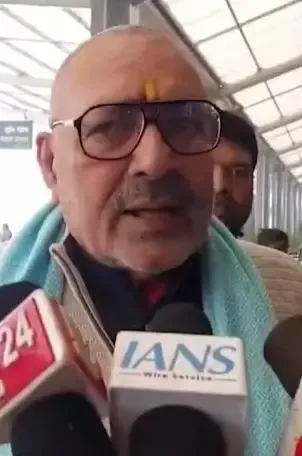 Giriraj Singh Takes Aim at AIMJ Chief's Comments on Maha Kumbh