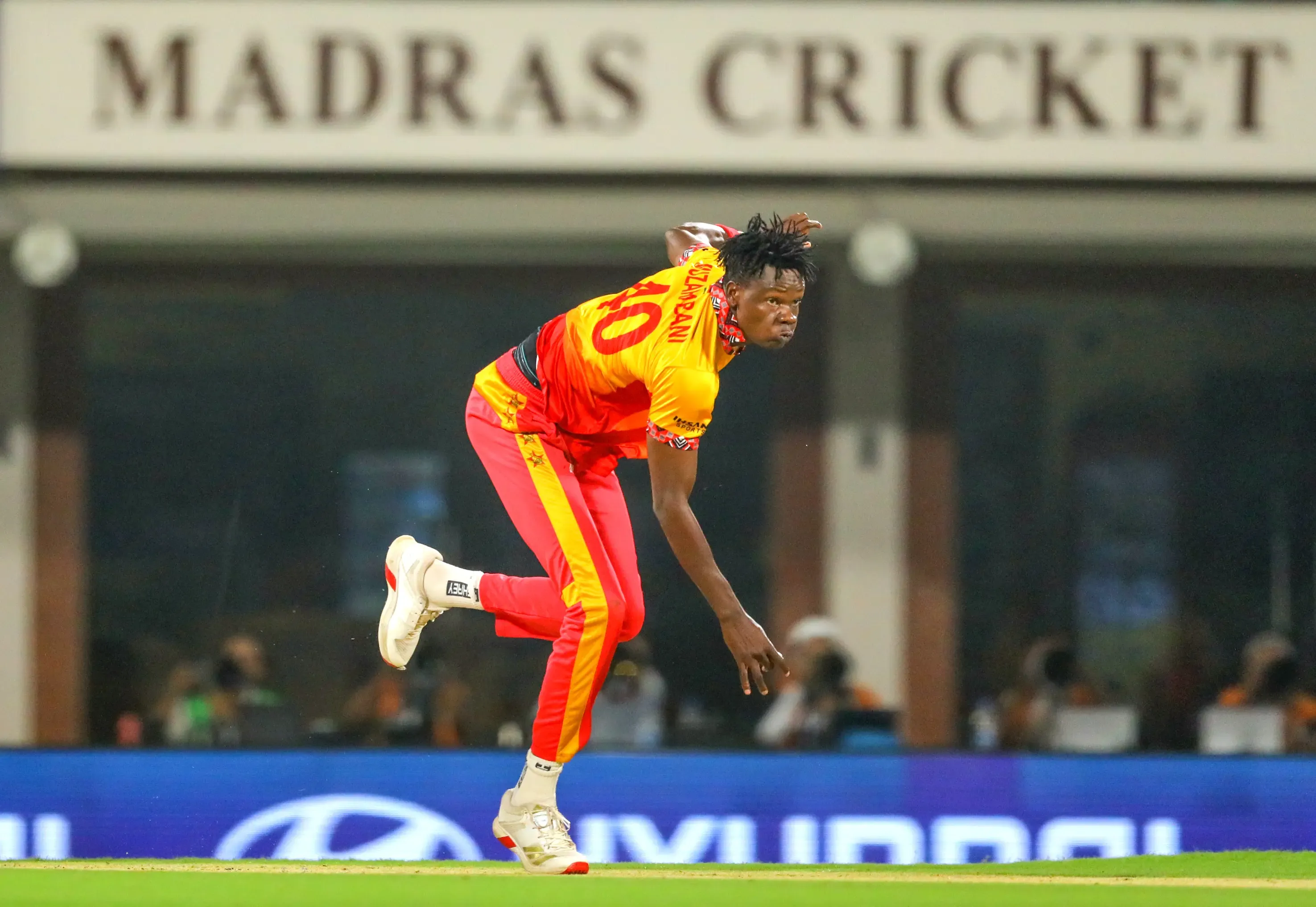 ब्लेसिंग मुजारबानी बने केकेआर का हिस्सा, आईपीएल 2026 में करेंगे धमाल