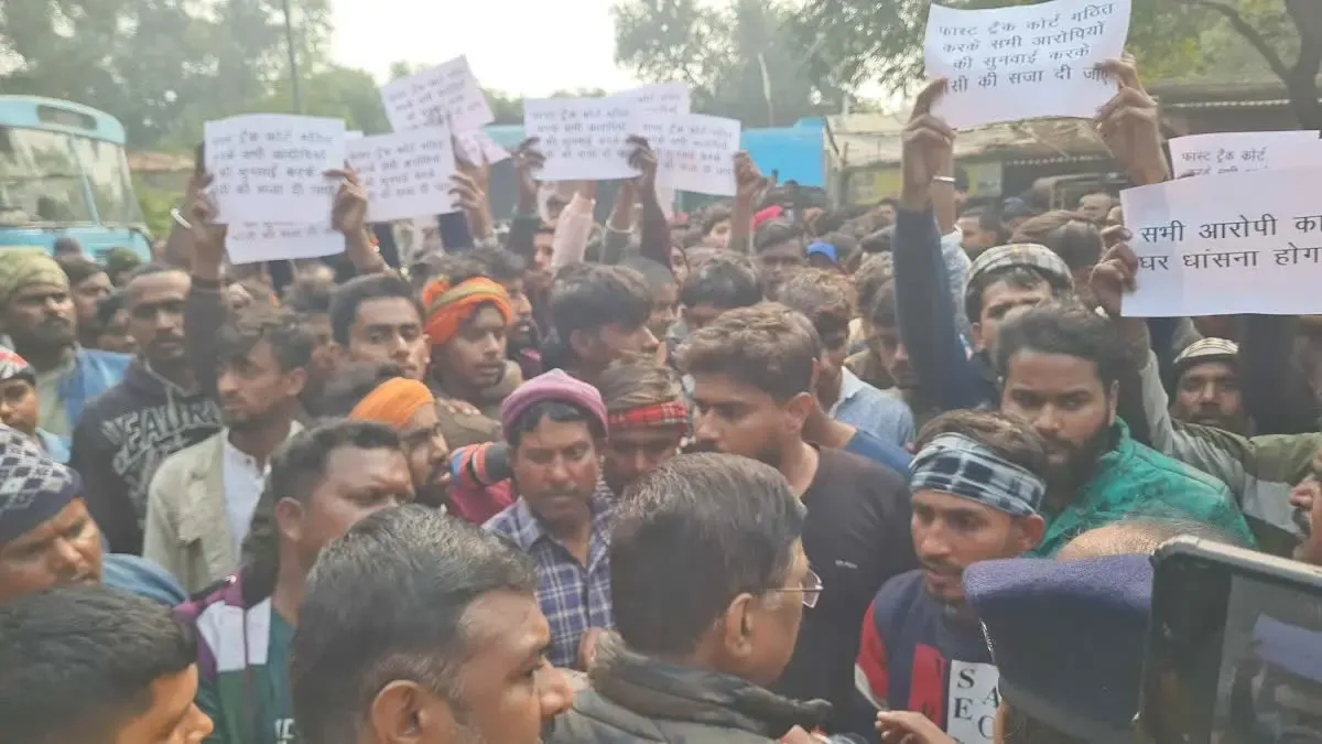 Public Fury Erupts in Giridih, Jharkhand Over Gruesome Murder, Police Station Surrounded