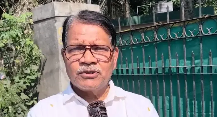 क्या पुणे घोटाले में राजस्व विभाग के अधिकारी का निलंबन उचित है?