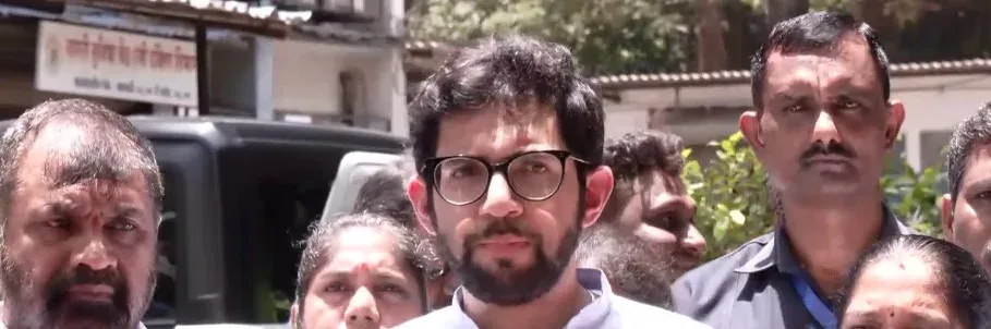 पुणे जहरीली शराब कांड: आदित्य ठाकरे बोले — गिरफ्तारियां महज दिखावा, कानून व्यवस्था ध्वस्त