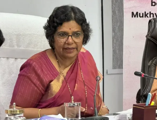 पुणे में सड़क किनारे प्रसव: राष्ट्रीय महिला आयोग ने स्वत: संज्ञान लिया, 7 दिन में रिपोर्ट तलब