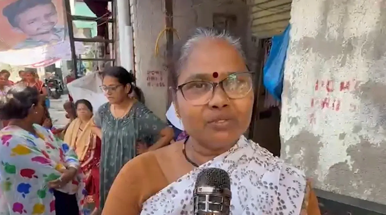 पुणे जहरीली शराब कांड: पिंपरी-चिंचवड में 12 से अधिक मौतें, 4 गिरफ्तार; परिवारों ने शराबबंदी की माँग उठाई