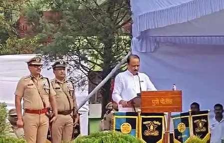 पुणे: उपमुख्यमंत्री अजित पवार ने शहीद पुलिसकर्मियों को दी श्रद्धांजलि