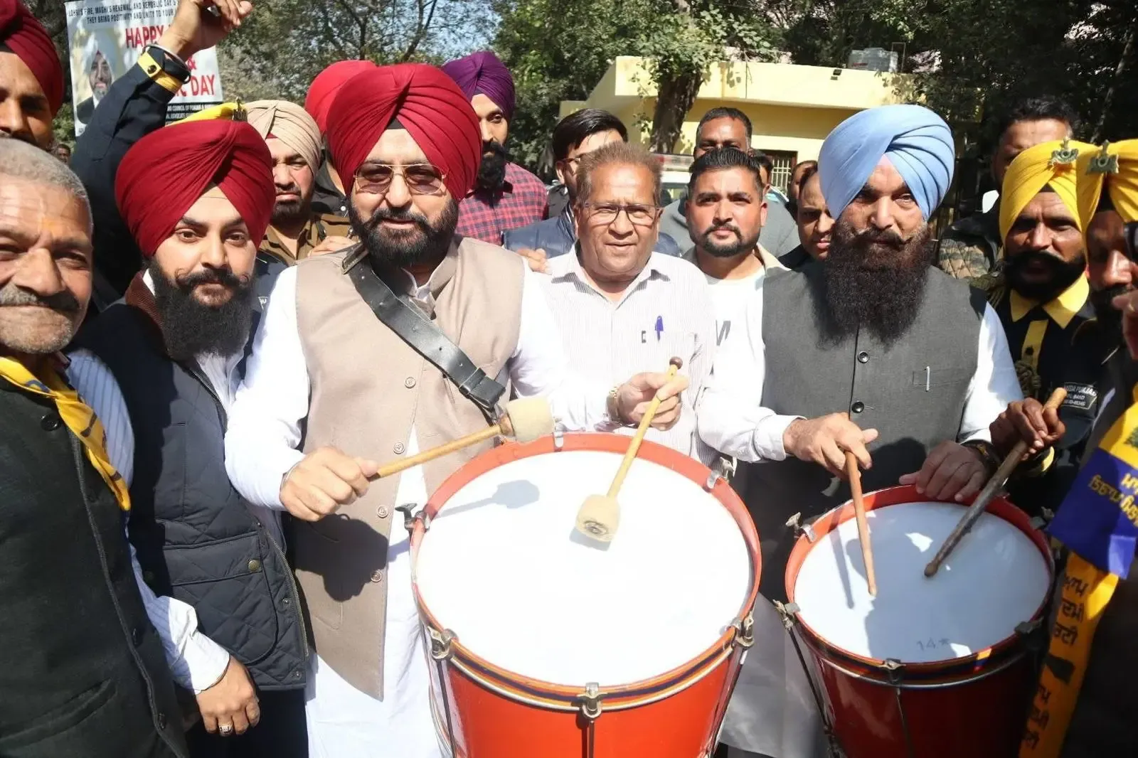 Why is Punjab AAP Protesting Against Congress Leader Bajwa?