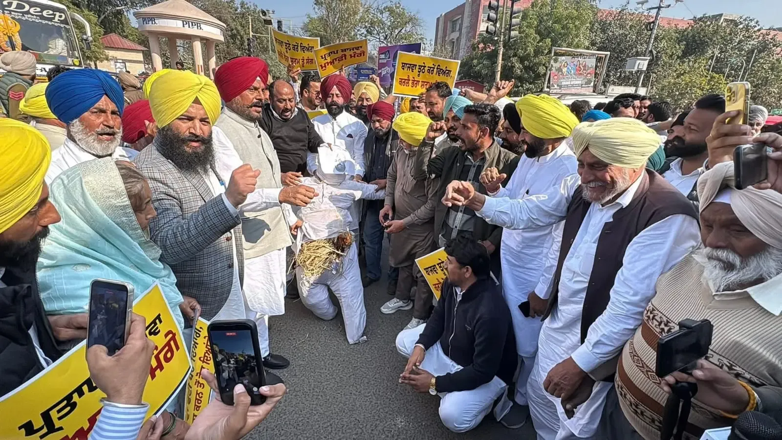 Did Punjab AAP Stage Protests Against Congress Leader Bajwa’s ‘Band-Baja’ Comment?