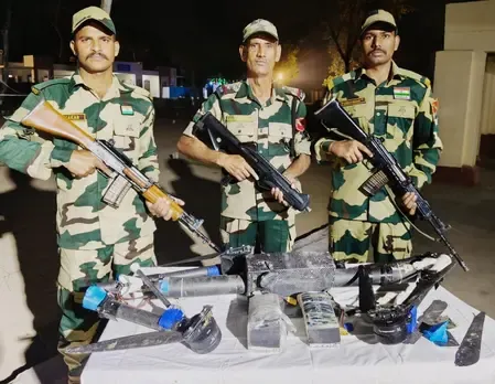 पंजाब: बीएसएफ ने तस्करी के प्रयासों को किया नाकाम, क्वाडकॉप्टर और हेरोइन बरामद