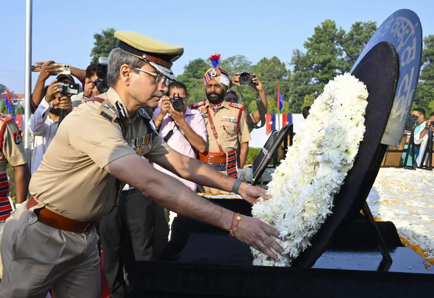Punjab DGP lays wreaths at Police Martyrs Memorial on 67th Commemoration Day