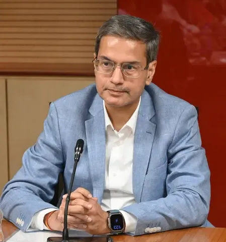 पंजाब डीजीपी ने 10 आईएएस प्रशिक्षुओं के साथ की अहम बैठक, पुलिसिंग और प्रशासन में बेहतर तालमेल पर चर्चा