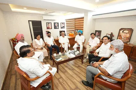 पंजाब में 2027 विधानसभा चुनाव की तैयारियों में जुटी कांग्रेस, प्रदेश कांग्रेस कमेटी की बैठक में शामिल हुए भूपेश बघेल