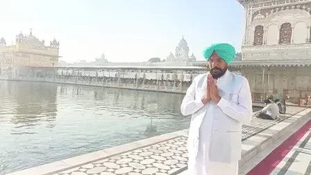 पंजाब: पूर्व मंत्री कुलदीप सिंह धालीवाल ने सचखंड श्री हरमंदिर साहिब में की विशेष अरदास
