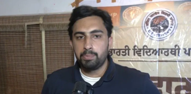 पंजाब यूनिवर्सिटी छात्र चुनाव: एबीवीपी का आरोप — 'आप' के सांसद-विधायक बने चुनाव प्रभारी, PhD स्कॉलर्स पर दबाव