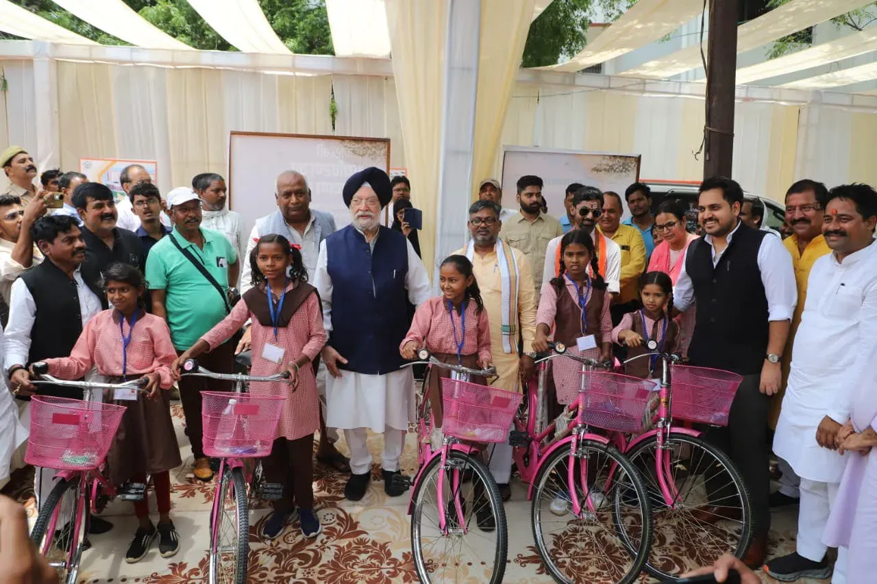 Puri Distributes Cycles to Girls, Hails Sonbhadra's Rise
