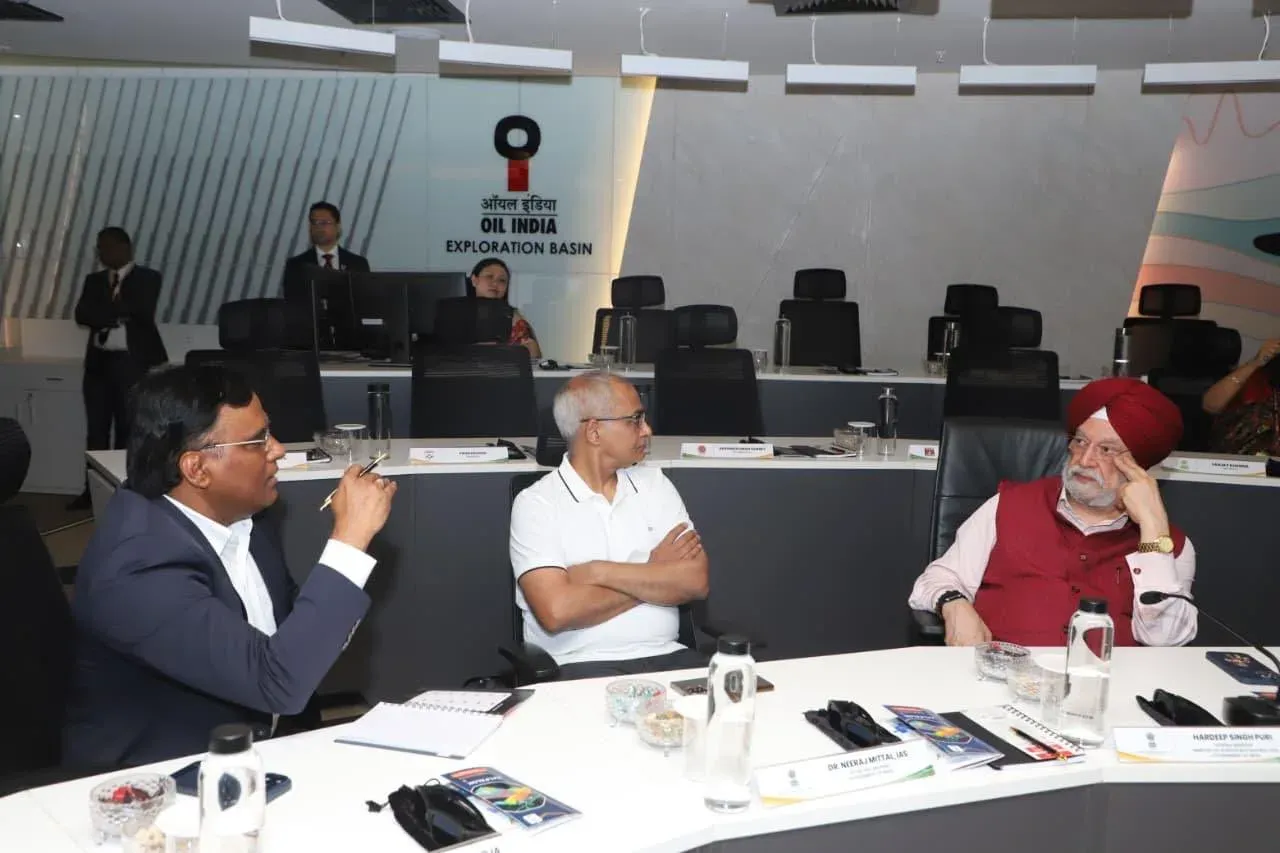 Puri engages Oil India, Assam govt on energy infrastructure