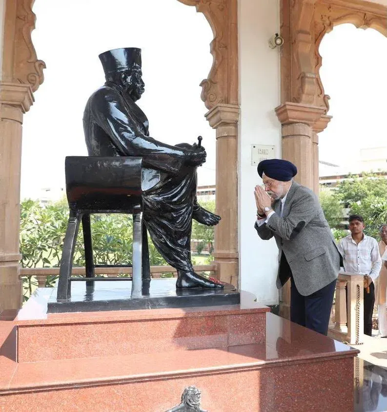 Puri greets RSS on its 101st Foundation Day