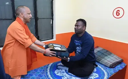 पूरी क्षमता से संचालित होंगे रैन बसेरे, तहसीलों व निकायों को ऊनी वस्त्र-कंबल वितरण के लिए पर्याप्त धन जारी: सीएम योगी