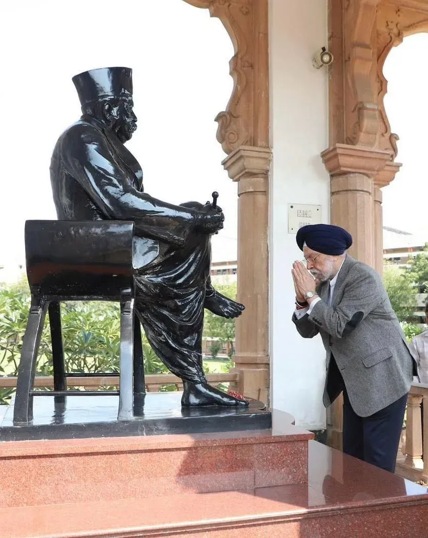 Puri pays homage to RSS Founder Hedgewar on Punyatithi