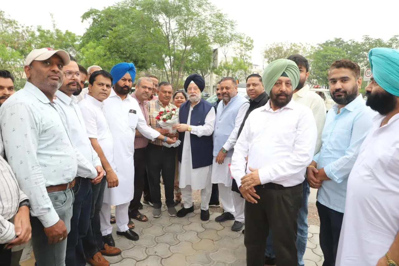 Puri visits Ludhiana BJP office, meets party workers