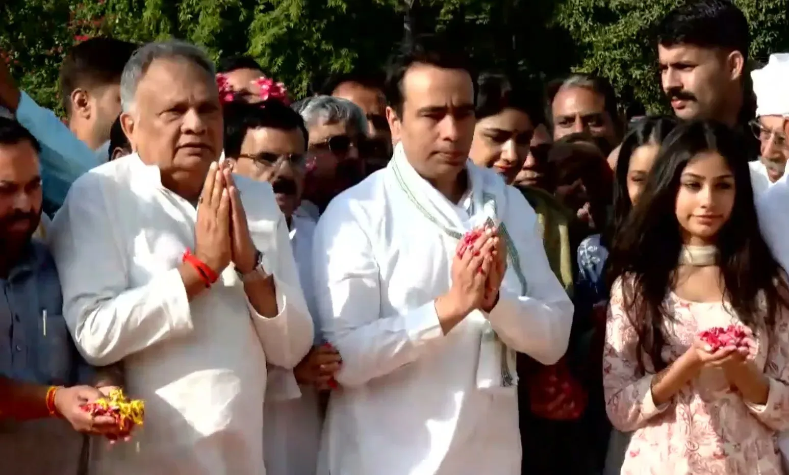 चौधरी चरण सिंह की पुण्यतिथि: किसान घाट पर जयंत चौधरी ने दी श्रद्धांजलि, योगी-नेताओं ने किया नमन