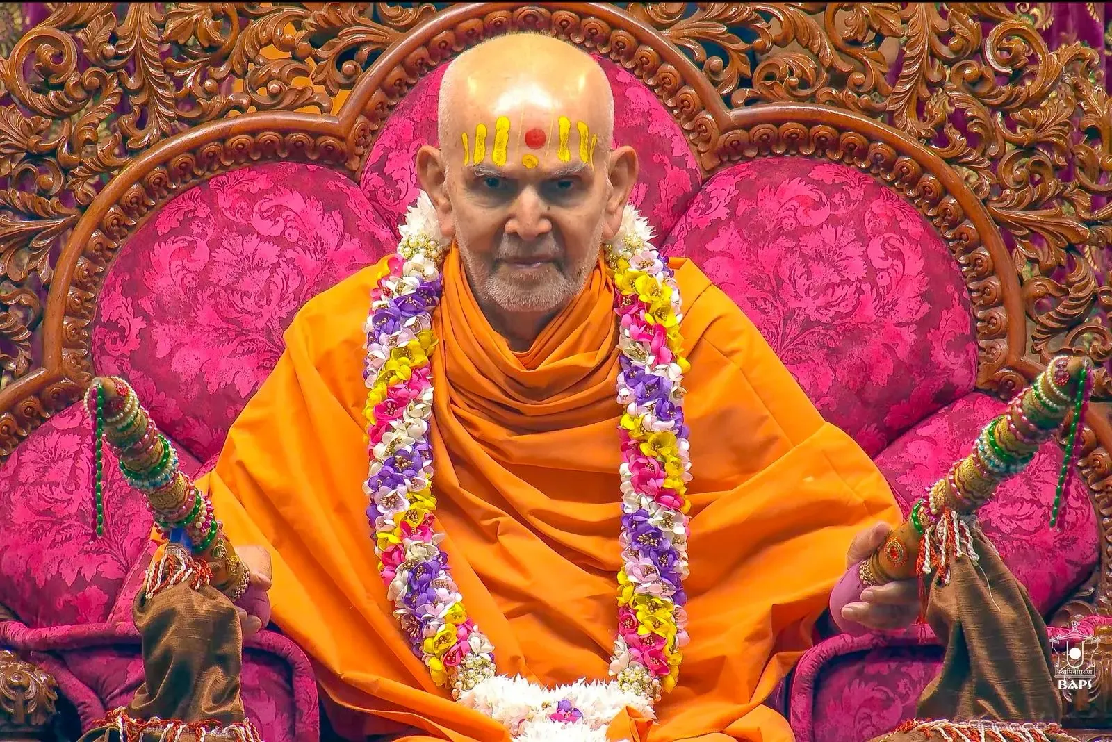 सारंगपुर में पुष्पदोलोत्सव: परम पूज्य महंत स्वामी महाराज का भव्य रंगोत्सव