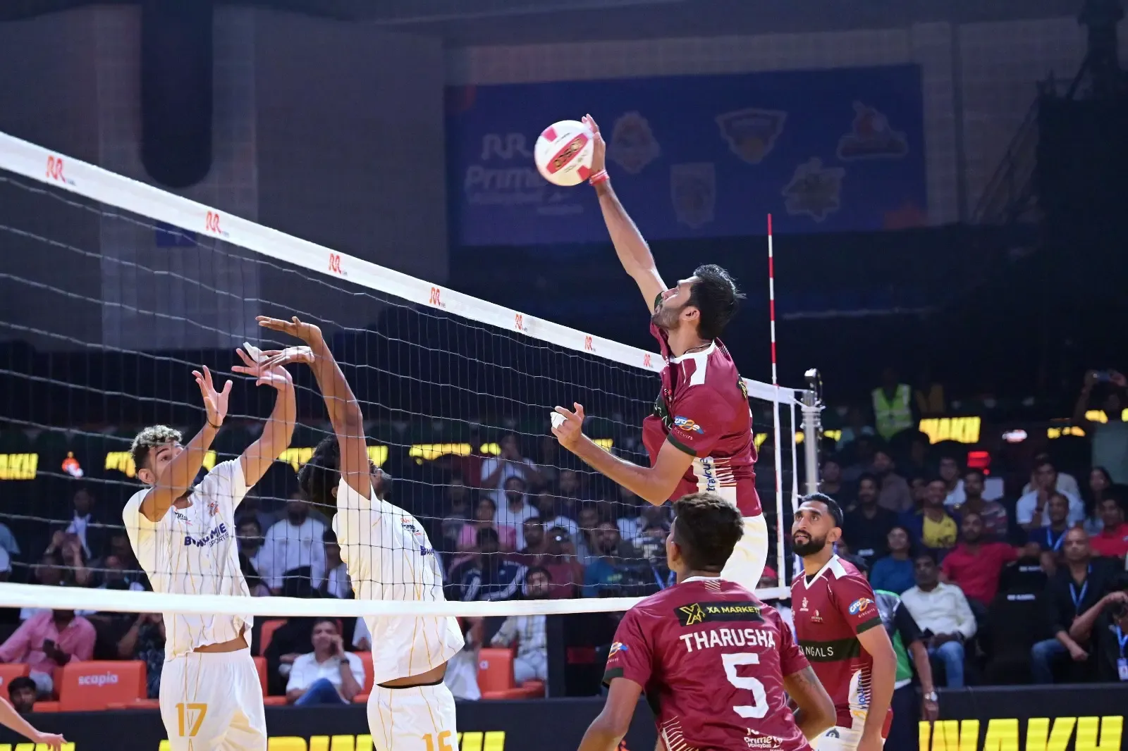How Did Ahmedabad Defenders Overcome Calicut Heroes?