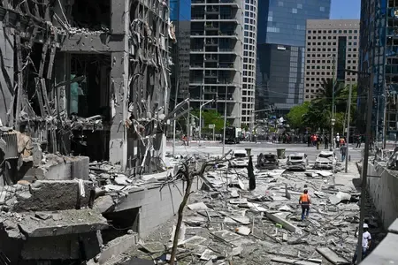 कतर में फंसे भारतीयों के लिए दूतावास की एडवाइजरी, जरूरी होने पर ही बाहर निकलें