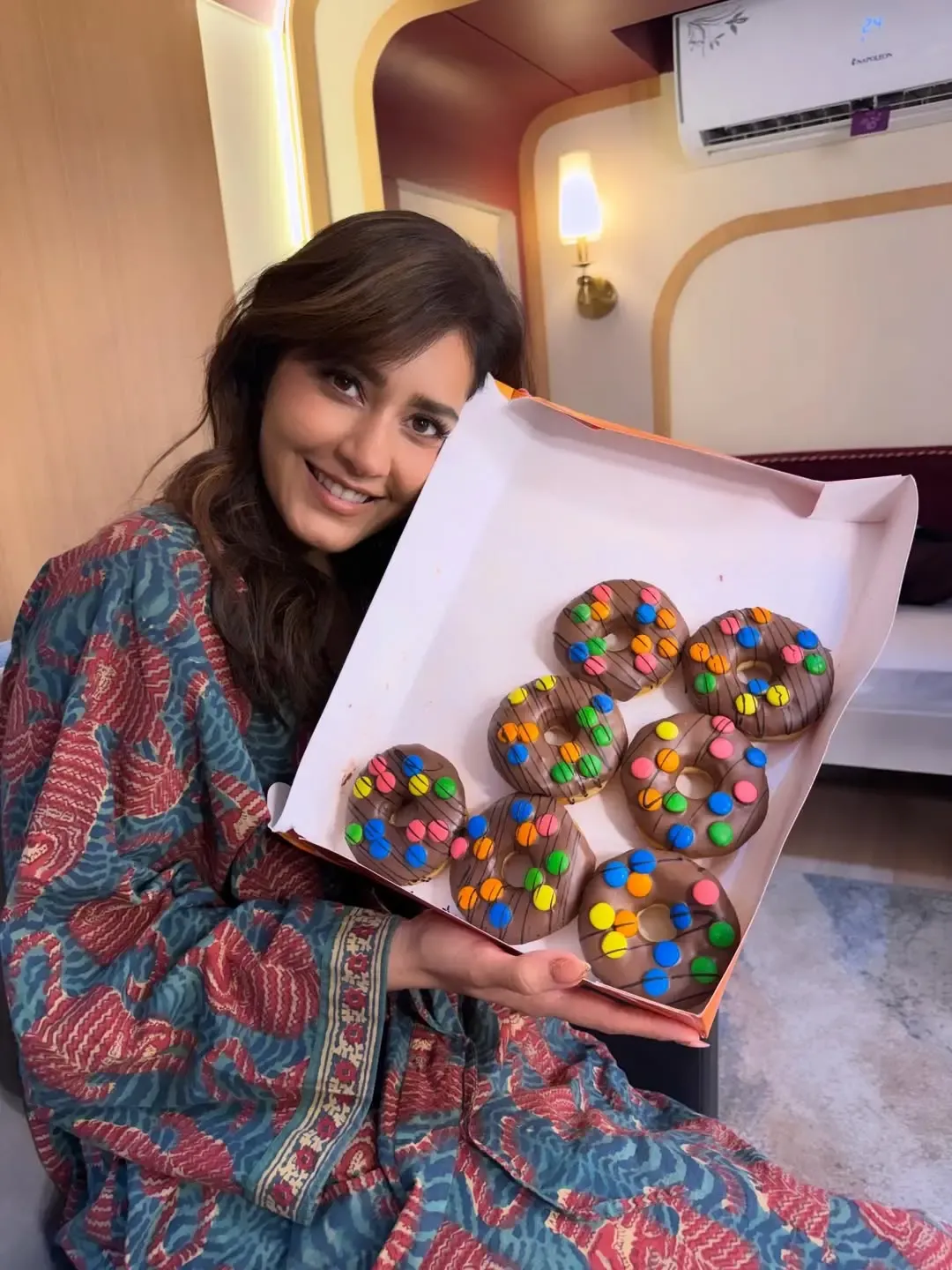 Raashii Khanna Receives a Sweet Surprise from Vidya Balan on Set