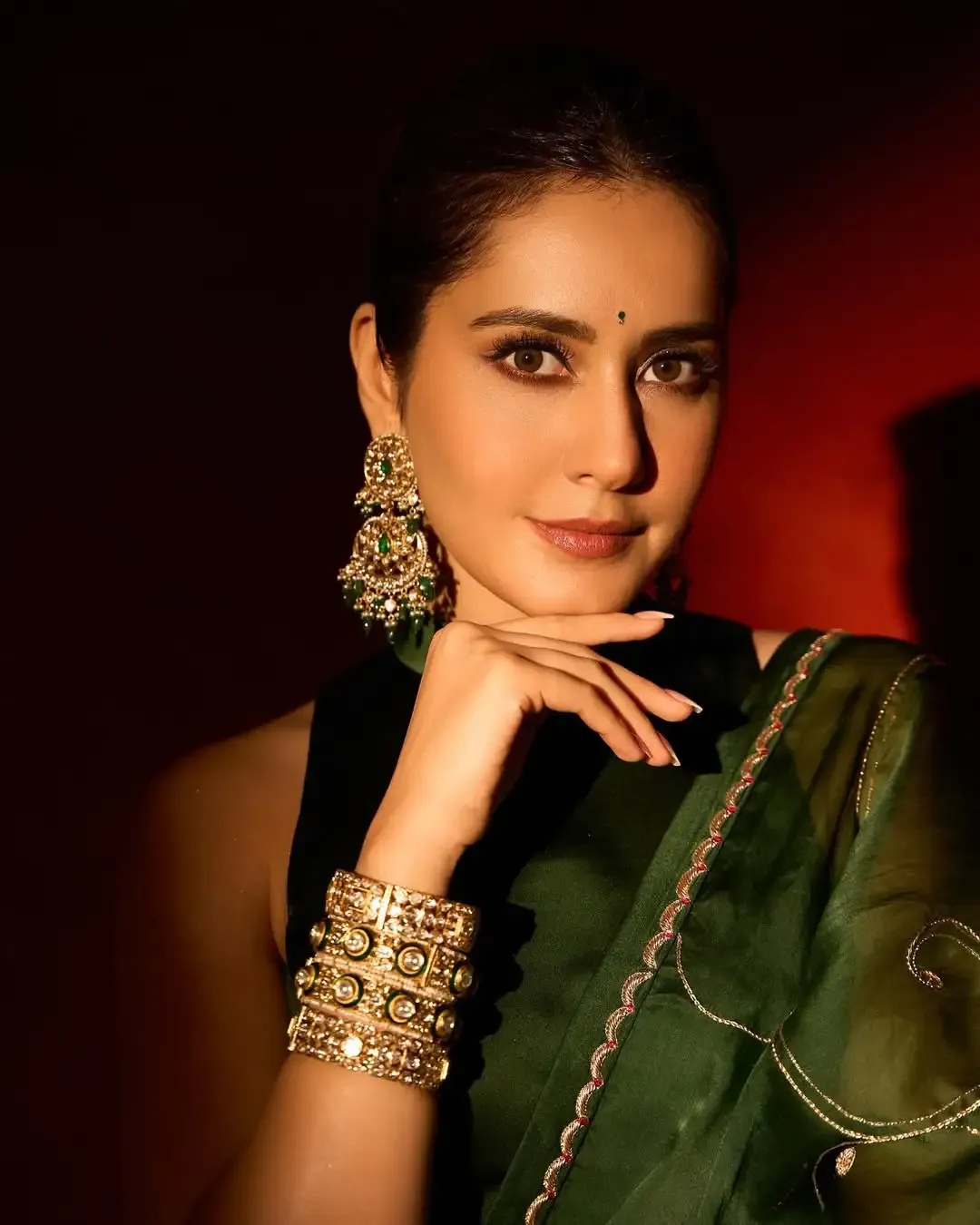What Does Raashii Khanna Say About Her Best Friend Vaani Kapoor?