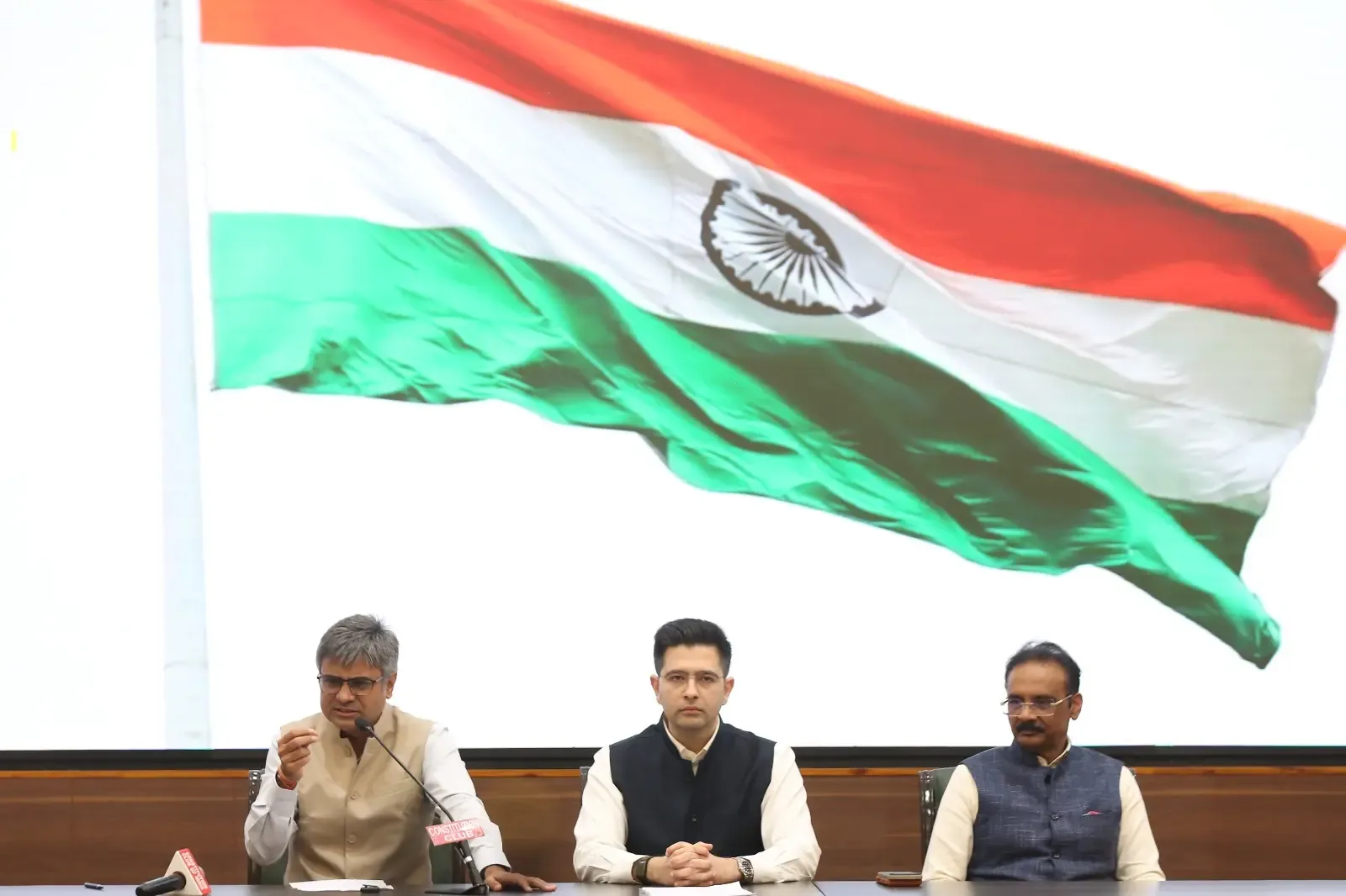 राघव चड्ढा का AAP छोड़ भाजपा में शामिल होने का ऐलान, भाजपा ने किया स्वागत, विपक्ष ने उठाए सवाल