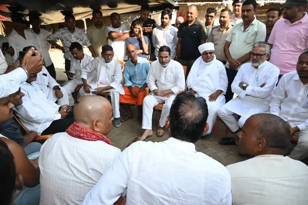 राघोपुर नाव हादसा: प्रशांत किशोर ने पीड़ित परिवारों से मुलाकात की, उच्चस्तरीय जांच की माँग दोहराई