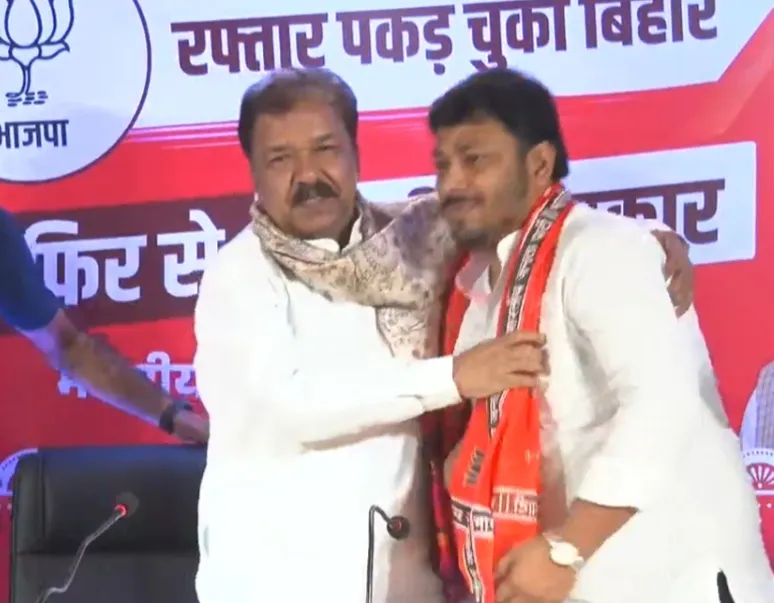 क्या राकेश रौशन ने राघोपुर से भाजपा में शामिल होकर तेजस्वी यादव को हराने का संकल्प लिया?