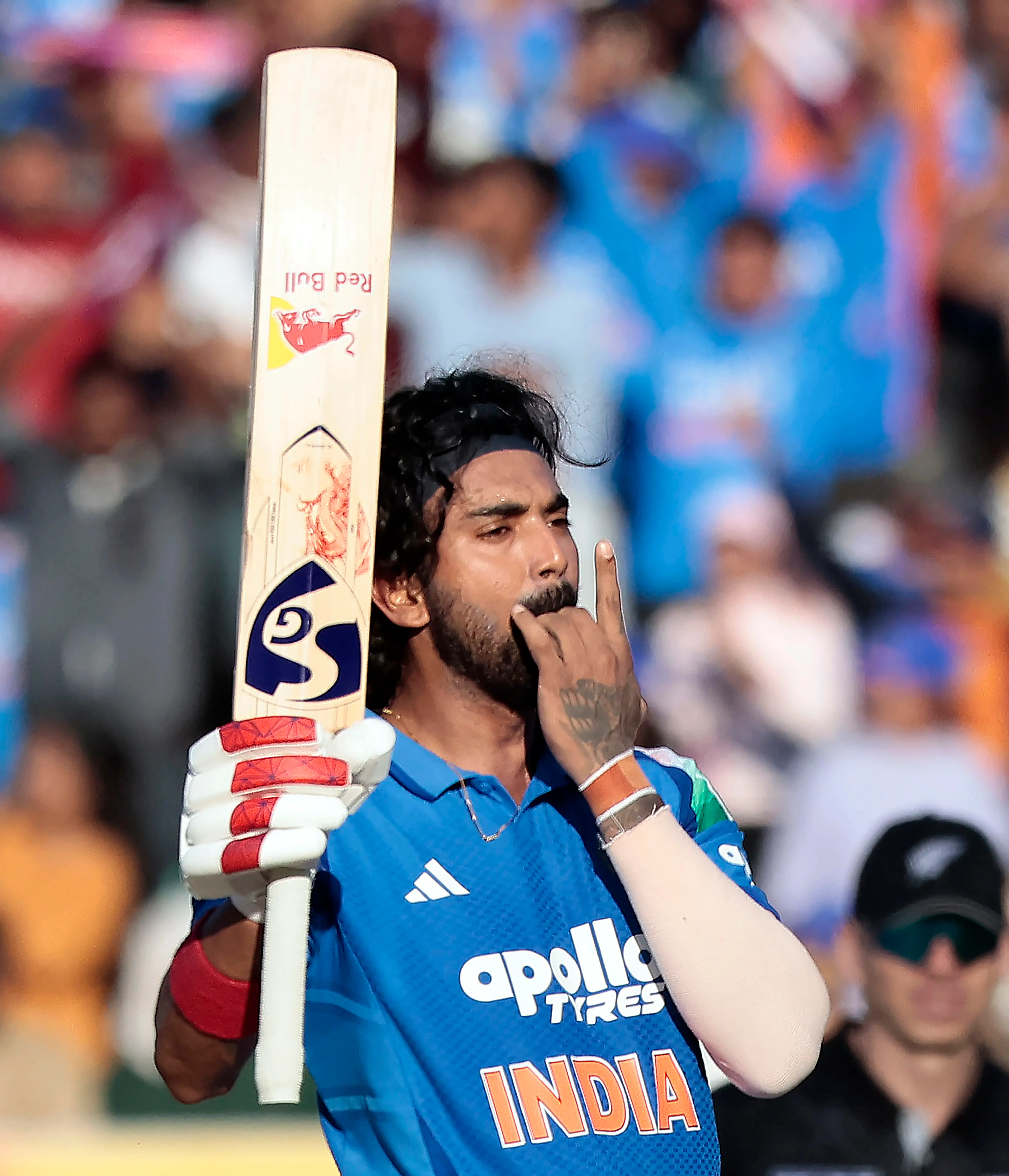 Did Rahul Make History as the First Indian Wicketkeeper to Score a Century Against New Zealand in ODIs?