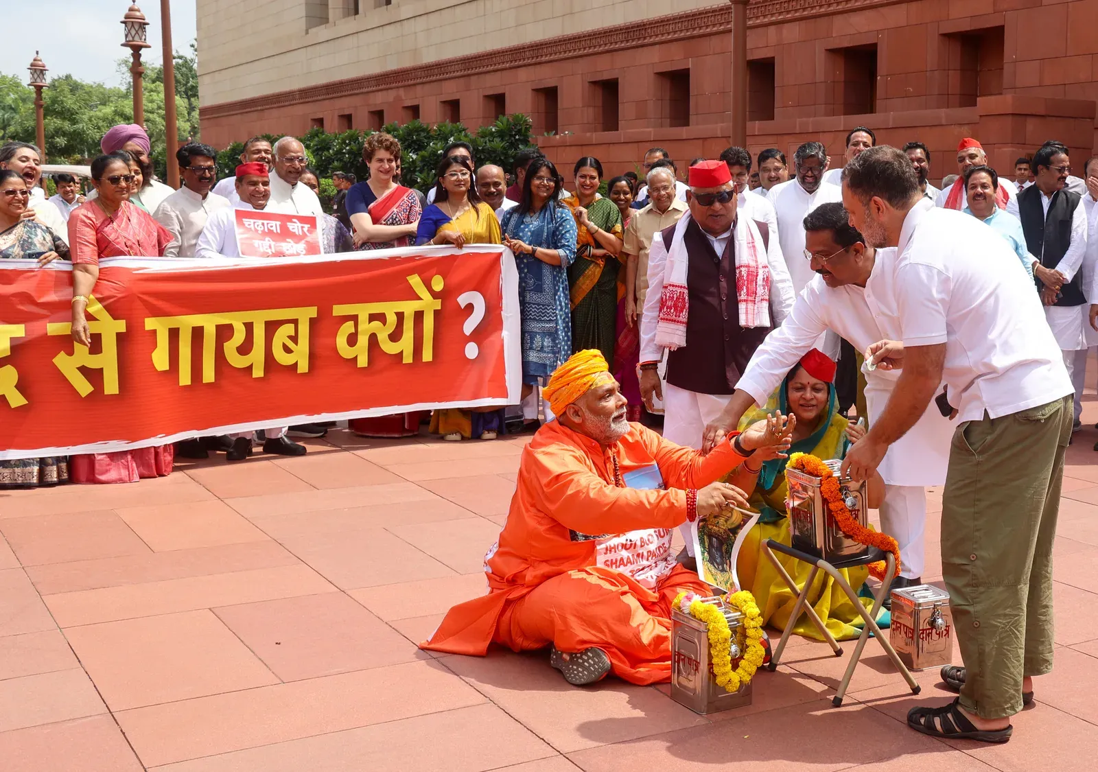 राहुल गांधी, पप्पू यादव पर एफआईआर: सपा विधायकों का पलटवार, 'डर में कार्रवाई कर रही सरकार'