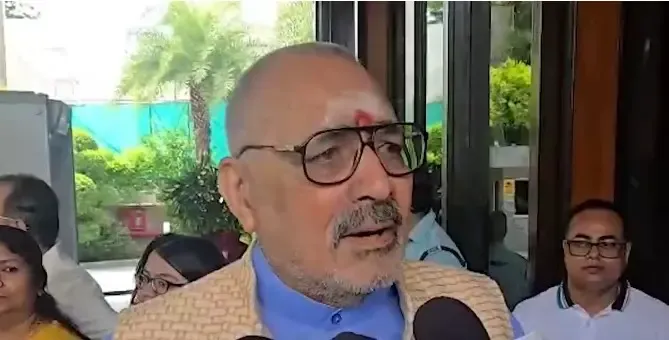 Giriraj Singh: Rahul Gandhi blames EC, EVMs only when he loses