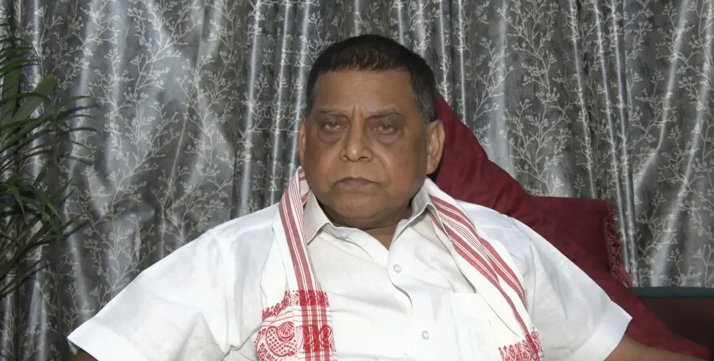 सीबीएसई विवाद पर नीरज कुमार का राहुल गांधी को जवाब: 'केंद्र सरकार कार्रवाई कर रही है, चिंता न करें'