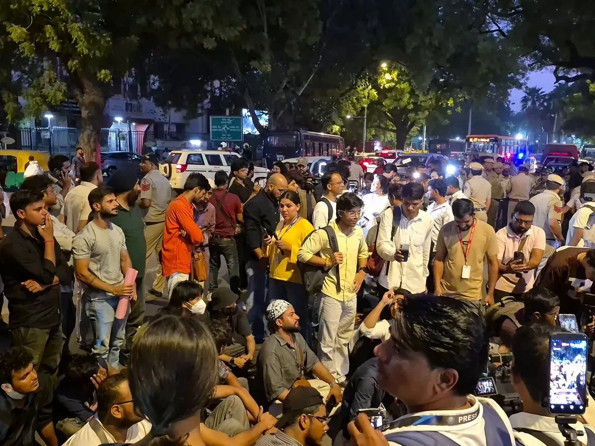 Rahul Gandhi demands Amit Shah answer over Jantar Mantar crackdown