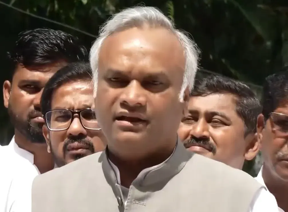 राहुल गांधी पर उत्तराखंड एफआईआर: प्रियांक खड़गे बोले 'राजनीतिक साजिश', भाजपा ने किया पलटवार
