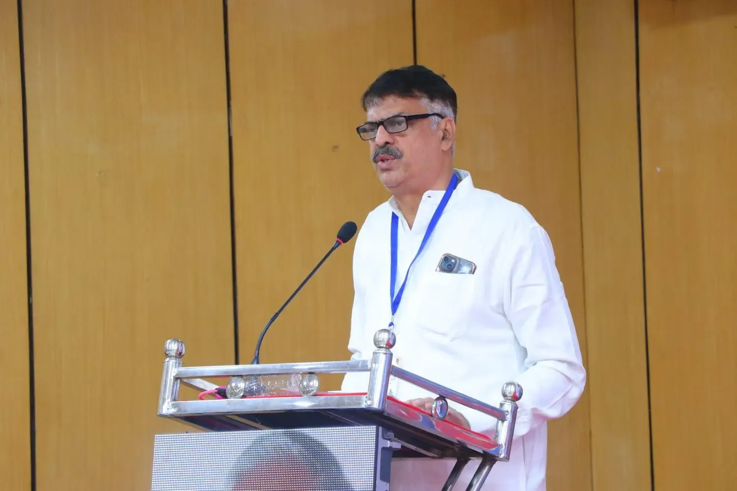 क्या राहुल गांधी के खिलाफ पत्र लिखने वाले पूर्व जज और ब्यूरोक्रेट्स ने सही समय पर आवाज़ उठाई?