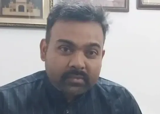 क्या राहुल गांधी के मुंह से संविधान की बात अच्छी लगती है?