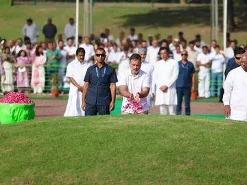 Rahul Gandhi, Kharge pay tribute to Nehru on 62nd death anniversary