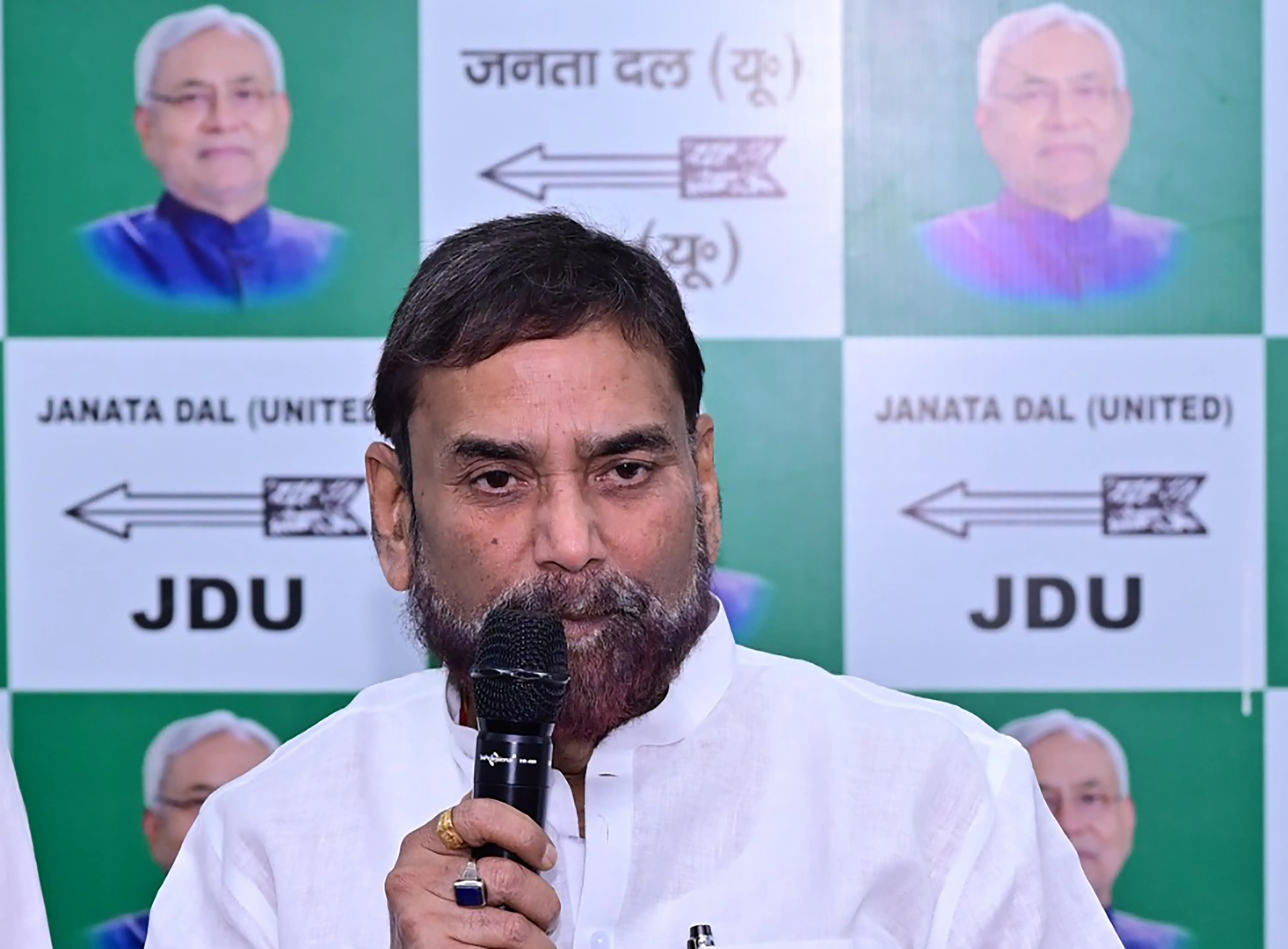 क्या राहुल गांधी की 'दावे करके गायब हो जाना' आदत है?