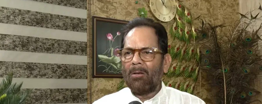 राहुल गांधी की टिप्पणी पर नकवी का पलटवार: 'पीएम मोदी ने हर संकट में खुद को साबित किया'