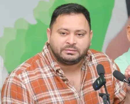राहुल गांधी की 'वोटर अधिकार यात्रा' रविवार से, तेजस्वी यादव ने जारी किया कैंपेन सॉन्ग