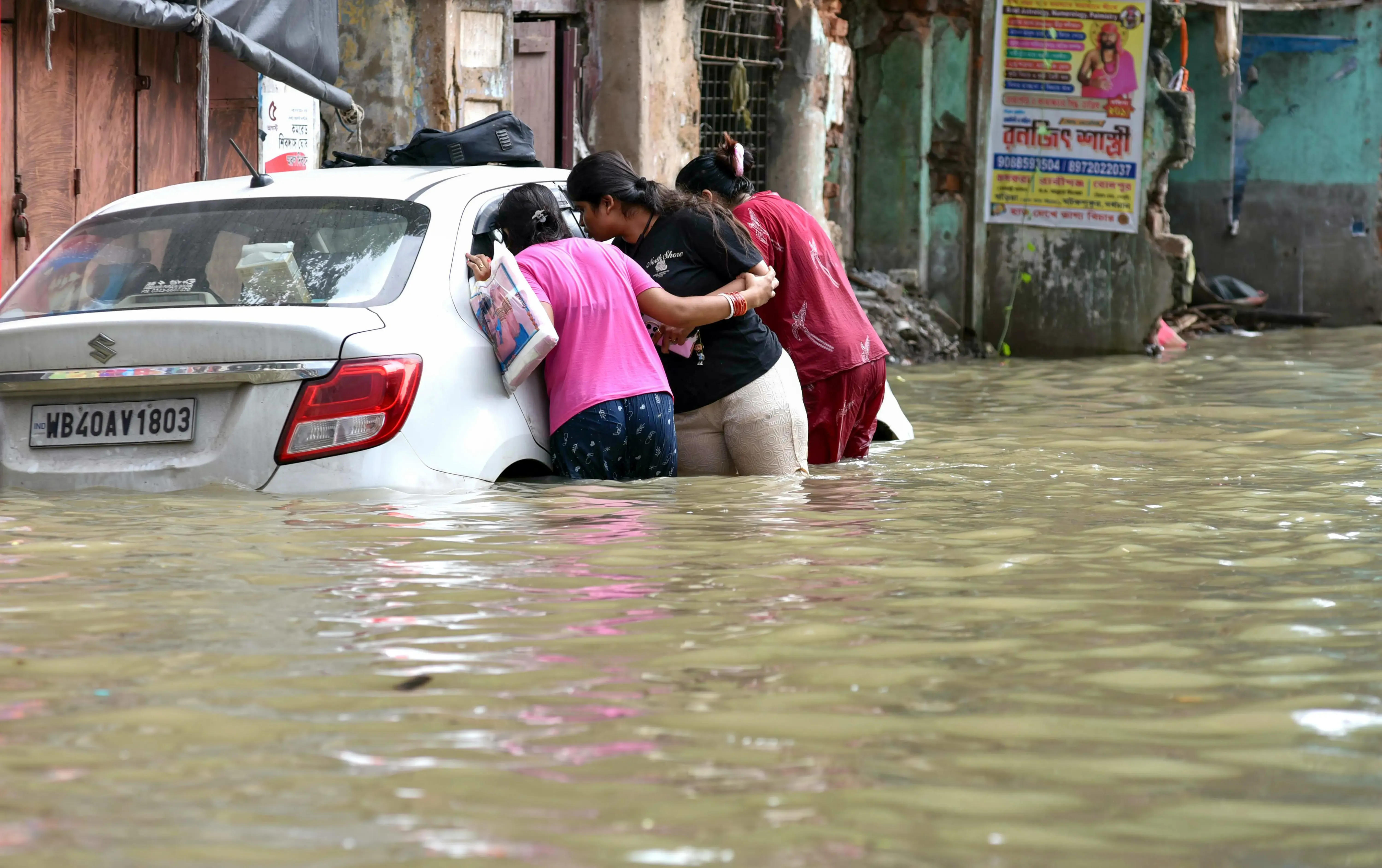 How Are Rahul Gandhi and MA Baby Responding to Electrocution Tragedies in Kolkata?