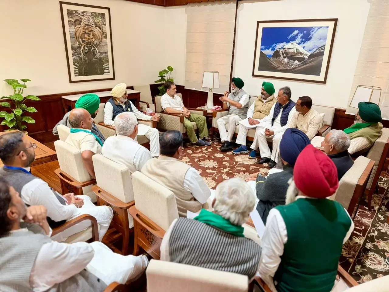 Did Rahul Gandhi Engage with Farm Union Leaders at Parliament House to Challenge the India-US Trade Deal?