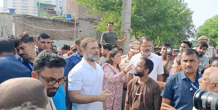राहुल गांधी ने दिल्ली के जेलर वाला बाग और वजीरपुर इलाकों का दौरा किया, डिमोलिशन प्रभावित परिवारों से मिले